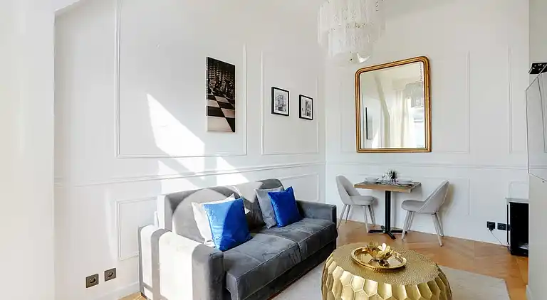 Apartment in Saint-Philippe-du-Roule