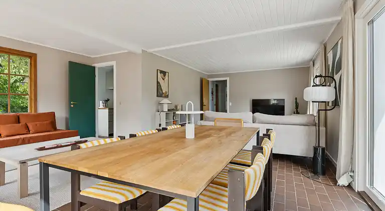 Ferieidyl i Sandvig med havudsigt