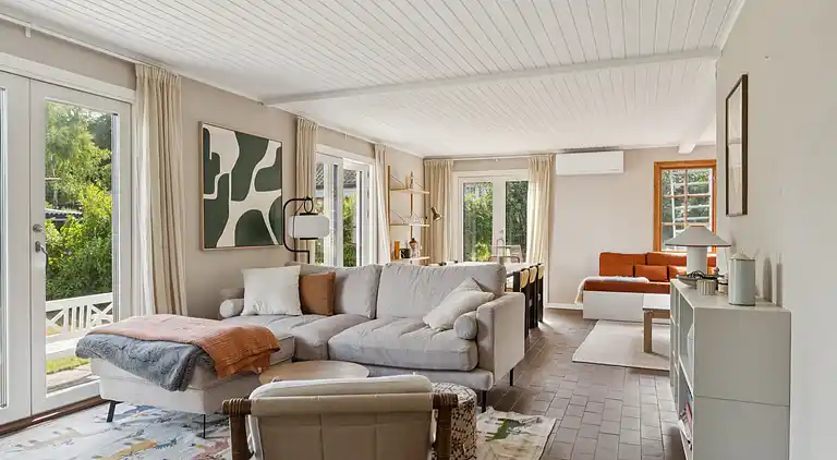 Ferieidyl i Sandvig med havudsigt