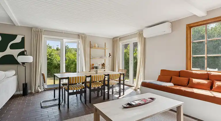 Ferieidyl i Sandvig med havudsigt