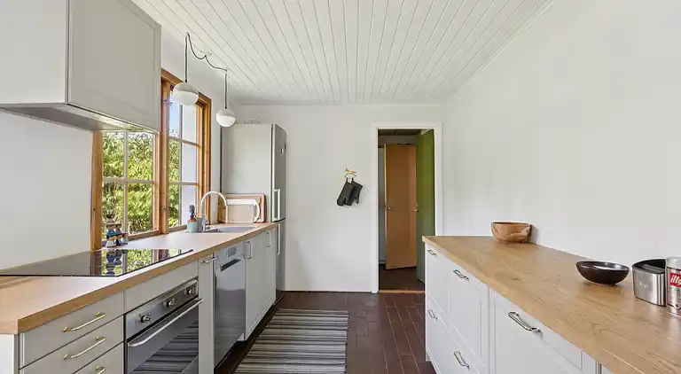 Ferieidyl i Sandvig med havudsigt