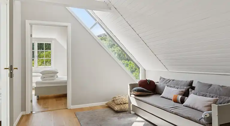 Ferieidyl i Sandvig med havudsigt