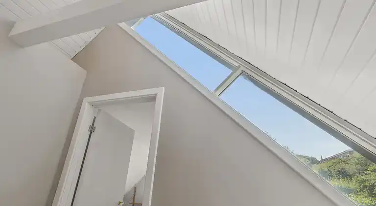 Ferieidyl i Sandvig med havudsigt