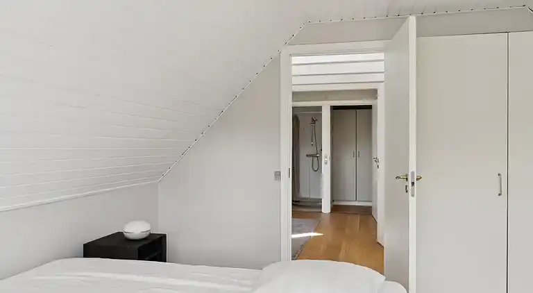 Ferieidyl i Sandvig med havudsigt