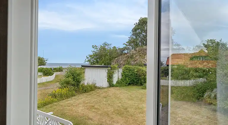 Ferieidyl i Sandvig med havudsigt