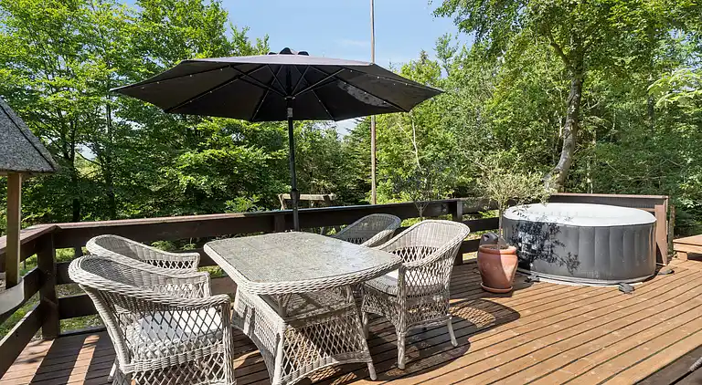 Renoveret perle med udsigt og solterrasser