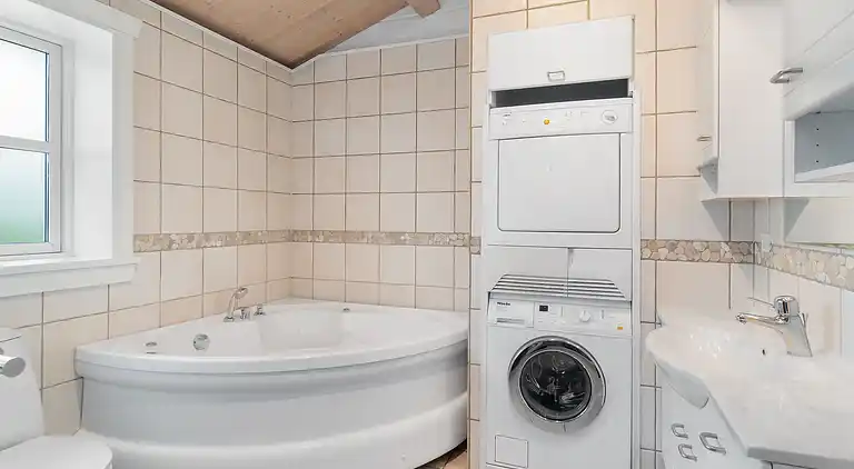 sommerhus med jacuzzi og sauna