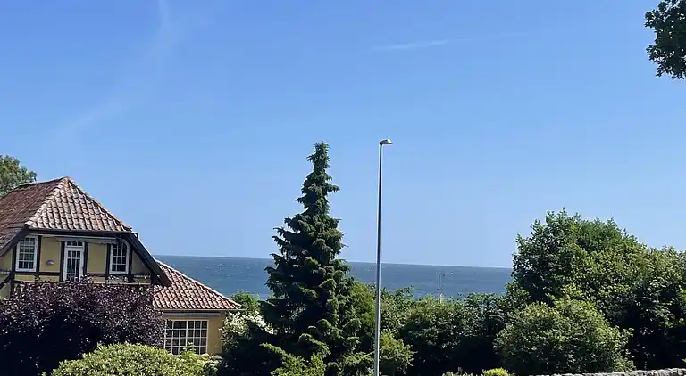 Charmerende hus med havudsigt og stor grund