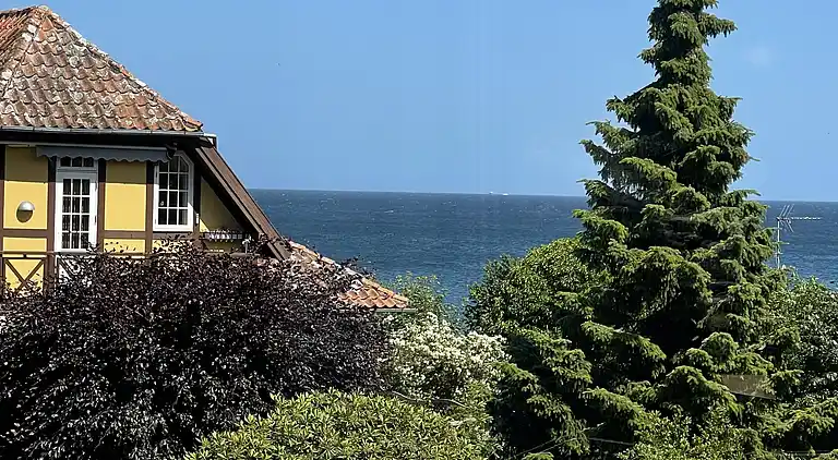 Charmerende hus med havudsigt og stor grund