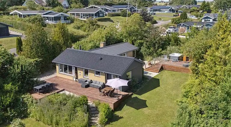 Ferienhaus mit Spa, Sauna und Meerblick