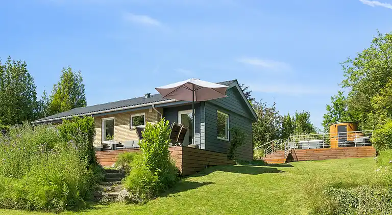 Ferienhaus mit Spa, Sauna und Meerblick