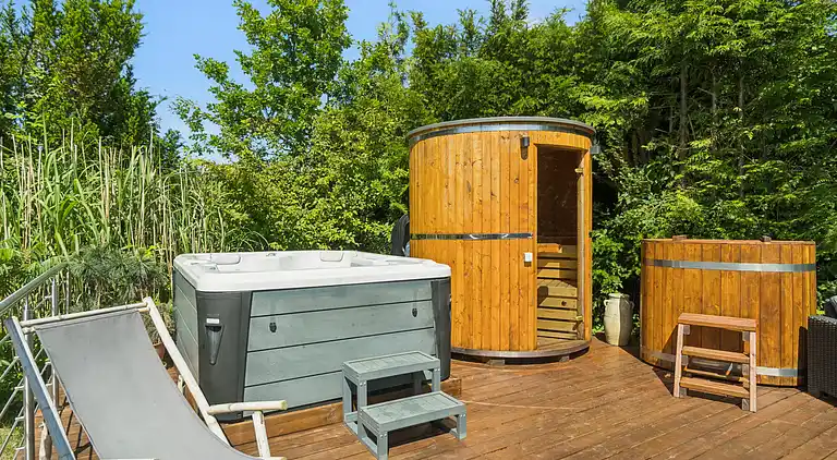 Ferienhaus mit Spa, Sauna und Meerblick