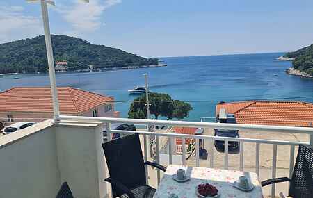 Studio flat with terrace and sea view Cove Saplunara, Mljet