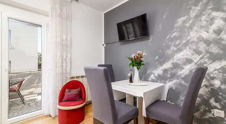 2-Zimmer-Ferienwohnung mit Terrasse Rovinj (A-19088-b)