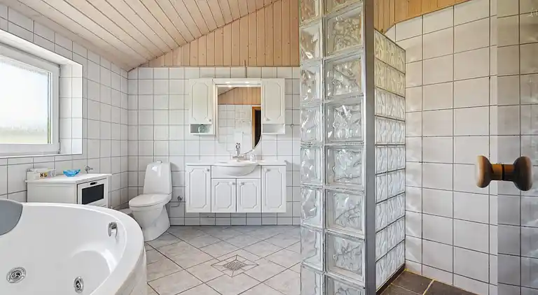 Rummeligt feriehus nær Limfjorden og strand