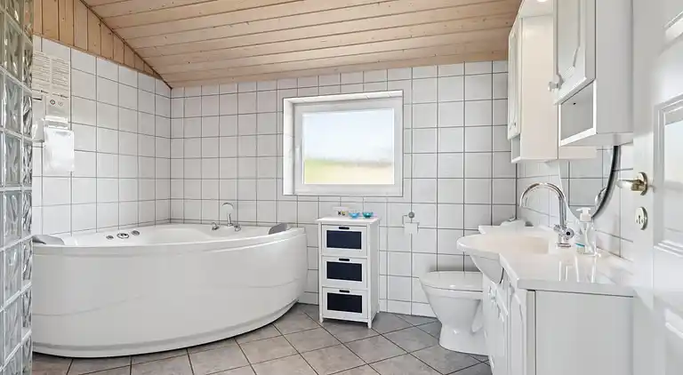 Rummeligt feriehus nær Limfjorden og strand