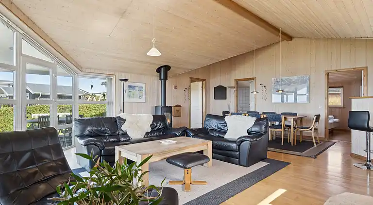 Rummeligt feriehus nær Limfjorden og strand