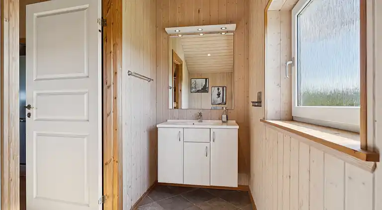 Rummeligt feriehus nær Limfjorden og strand