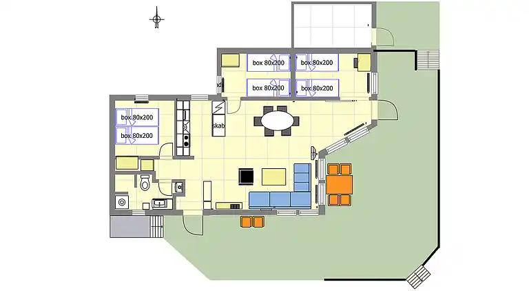 Sandkås med havudsigt, sandstrand og klipper