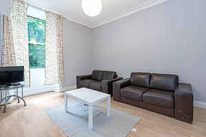 Charming Edinburgh Apartment with City Views VERY CLOSE TO