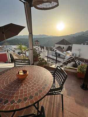 Two bed  town house with roof terrace in the beautiful