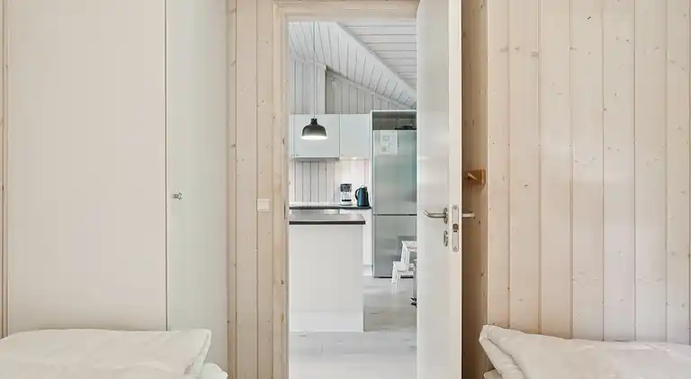 Stort nyere sommerhus med vildmarksbad v Vig Lyng