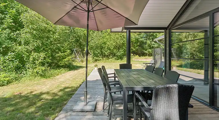 Stort nyere sommerhus med vildmarksbad v Vig Lyng