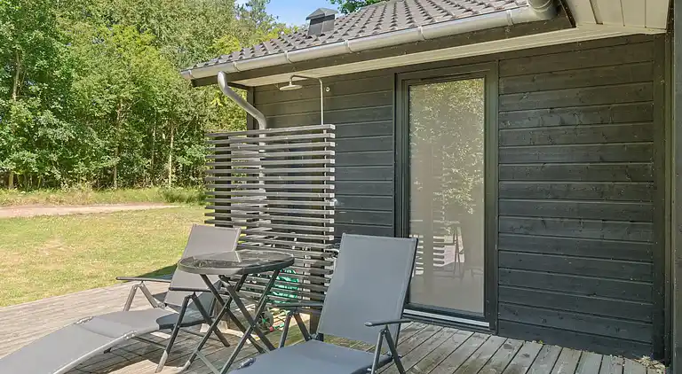 Stort nyere sommerhus med vildmarksbad v Vig Lyng