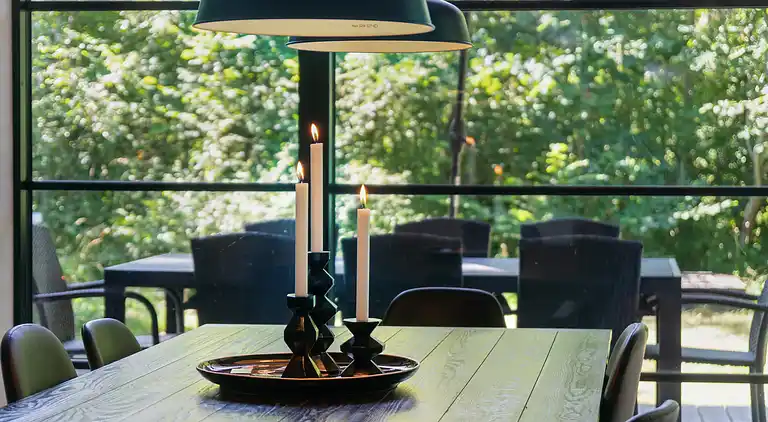 Stort nyere sommerhus med vildmarksbad v Vig Lyng