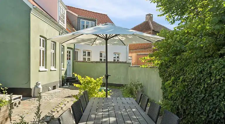 Ferienhaus mit Billard, Garten, guter Lage