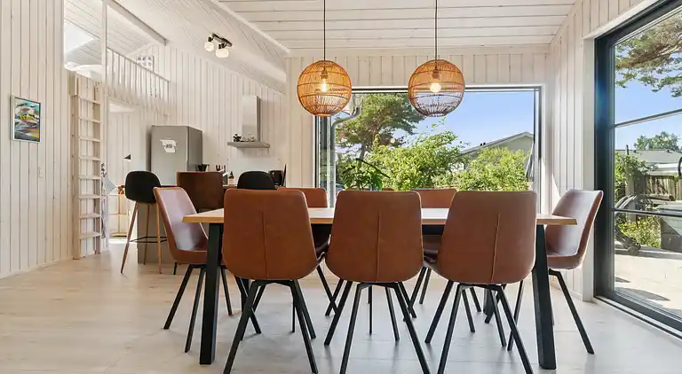 Moderne feriehus nær strand og skøn natur