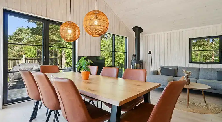 Moderne feriehus nær strand og skøn natur