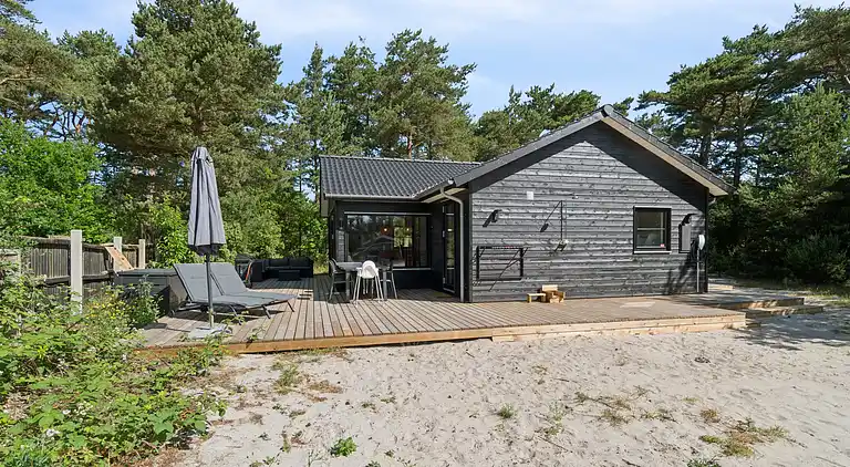 Moderne feriehus nær strand og skøn natur
