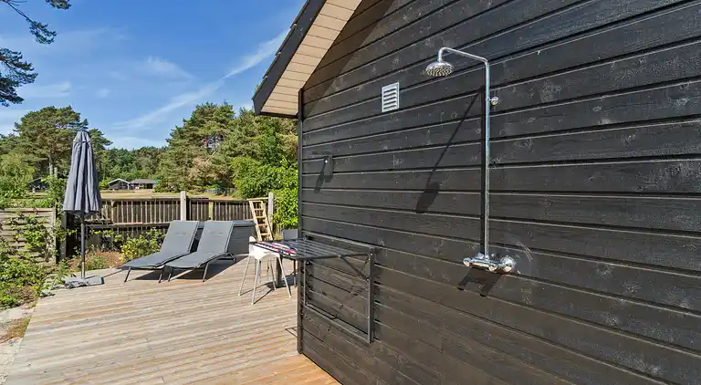 Moderne feriehus nær strand og skøn natur