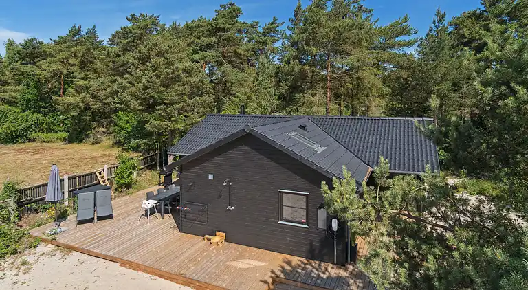 Moderne feriehus nær strand og skøn natur