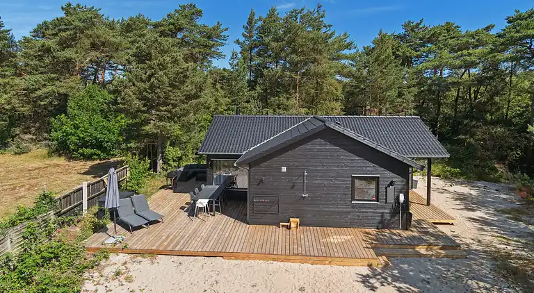 Moderne feriehus nær strand og skøn natur