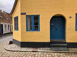 Charming townhome near beach and square