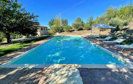 Large villa  - sleeps 10 - pool - pergola - playground for