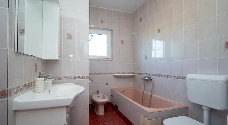 3-Zimmer-Ferienwohnung mit Terrasse Ljubac, Zadar (A-5831-a)