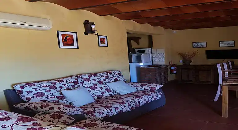 Farm house in Fuentes de Cesna