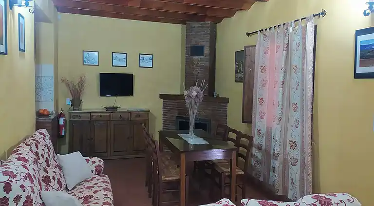 Farm house in Fuentes de Cesna