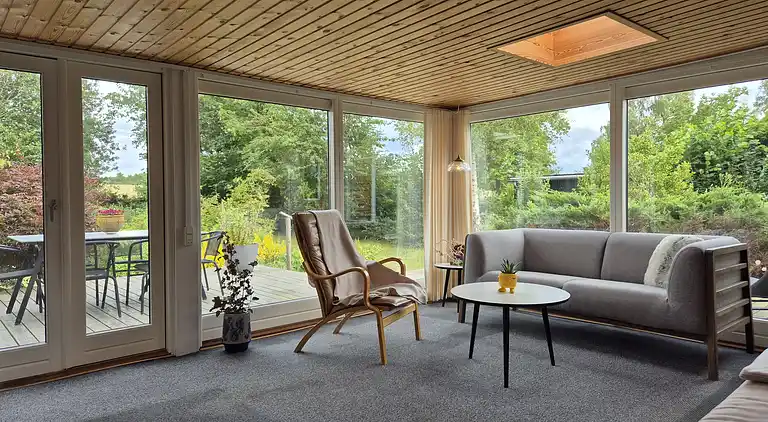 Hyggeligt sommerhus med udsigt til naturen.