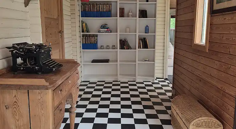 Hyggeligt sommerhus med udsigt til naturen.