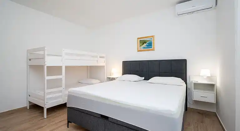 3-Zimmer-Ferienwohnung mit Terrasse Ljubac, Zadar (A-5831-a)