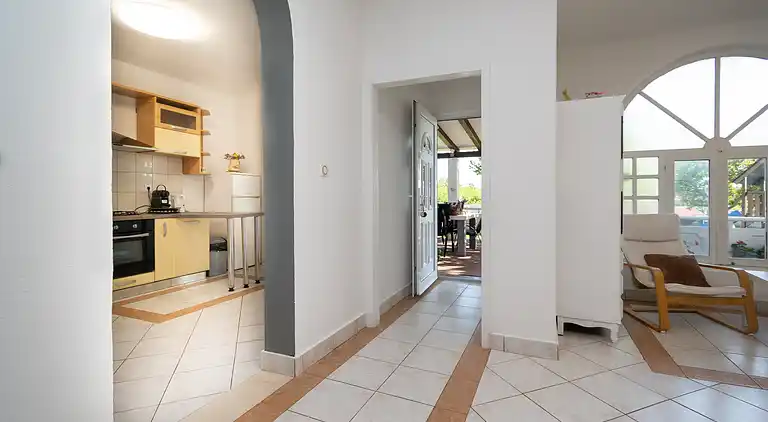3-Zimmer-Ferienwohnung mit Terrasse Ljubac, Zadar (A-5831-a)