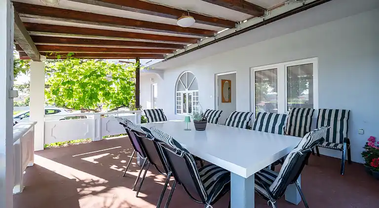 3-Zimmer-Ferienwohnung mit Terrasse Ljubac, Zadar (A-5831-a)