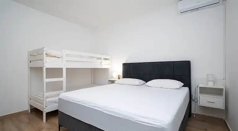 3-Zimmer-Ferienwohnung mit Terrasse Ljubac, Zadar (A-5831-a)