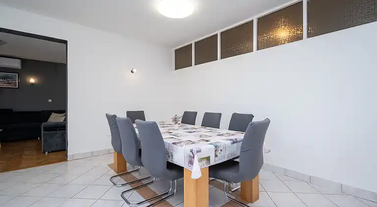 3-Zimmer-Ferienwohnung mit Terrasse Ljubac, Zadar (A-5831-a)