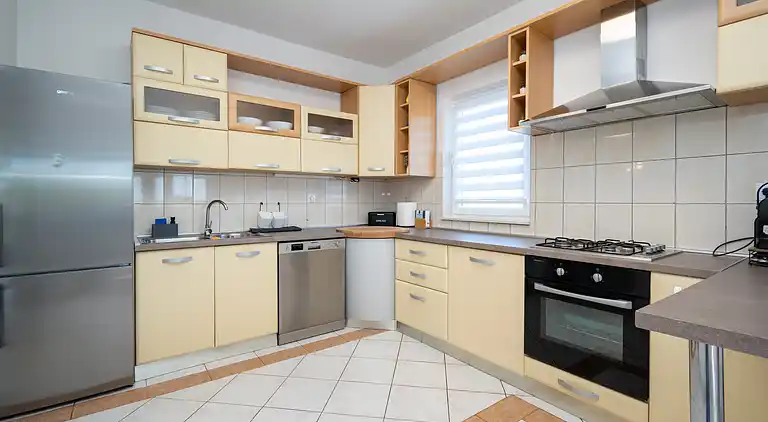 3-Zimmer-Ferienwohnung mit Terrasse Ljubac, Zadar (A-5831-a)