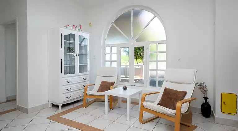 3-Zimmer-Ferienwohnung mit Terrasse Ljubac, Zadar (A-5831-a)